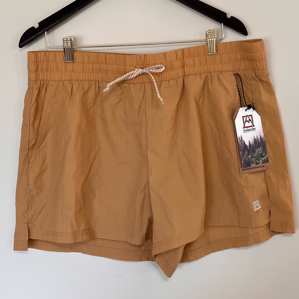 Avalanche light weight exercise shorts with mesh pockets | Size XL